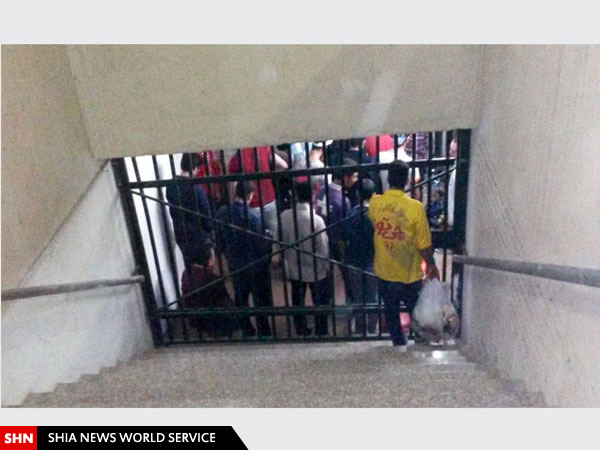 شباهت نماز خواندن در آنفیلد با ورزشگاه آزادی +تصویر ورزشگاه آزادی به عنوان بزرگ‌ترین و اصلی‌ترین استادیوم ایران از تعداد معدودی نمازخانه آن هم در فضایی محدود برخوردار است.شباهت نماز خواندن در آنفیلد با ورزشگاه آزادی +عکسبه گزارش جهان، سایت رویکرد نوشت: مشاهده تصویری از نماز خواندن یک هوادار در حاشیه دیدار دو تیم پرسپولیس ایران و بنیاد کار ازبکستان در ورزشگاه آزادی ناخودآگاه ورزش دوستان را یاد ماجرای نمازخواندن دو مسلمان در ورزشگاه آنفیلد می‌اندازد.http://www.jahannews.com/images/docs/files/000421/nf00421928-2.jpgاستفن دادز، یکی از هواداران حاضر در ورزشگاه آنفیلد چند هفته پیش دربین دو نیمه دیدار تیم های لیورپول و بلکبرن در چهارچوب رقابت های جام حذفی انگلیس عکسی از نماز خواندن 