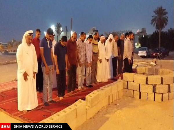 اقامه نماز جماعت در مساجد تخریب شده بحرین + تصاویر اقامه نماز جماعت در مساجد تخریب شده بحرین + تصاویر