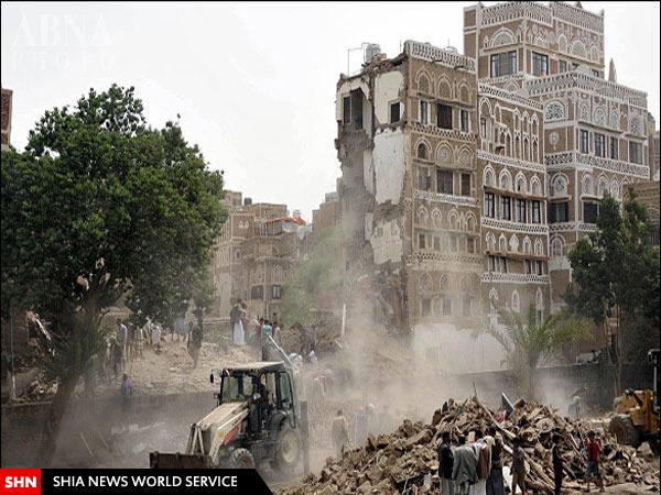 تلاش یمنی‌ها برای بیرون کشیدن اجساد از زیر آوارها/ تصاویر