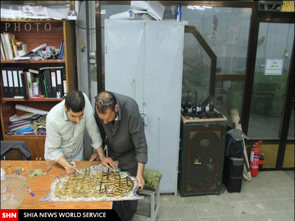 انجام مراحل پایانی ساخت درب ضریح جدید حرم حضرت عباس(ع) / تصاویر