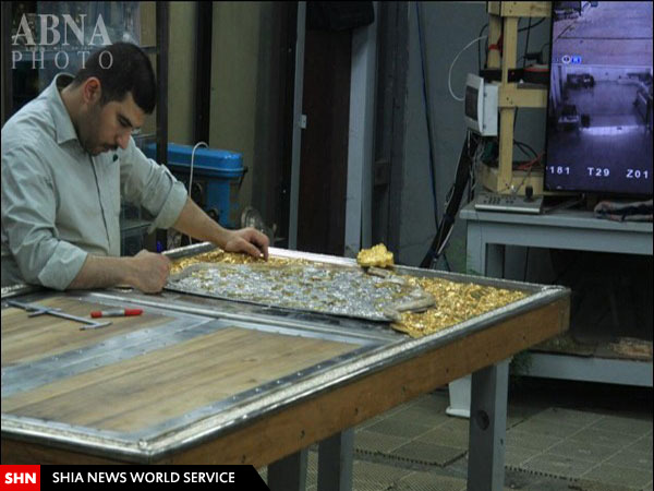 انجام مراحل پایانی ساخت درب ضریح جدید حرم حضرت عباس(ع) / تصاویر