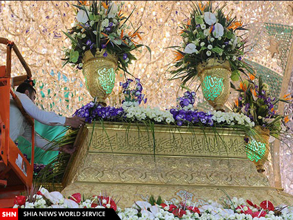 گل‌آرایی ضریح حرم مطهر امام حسین(ع) + تصاویر