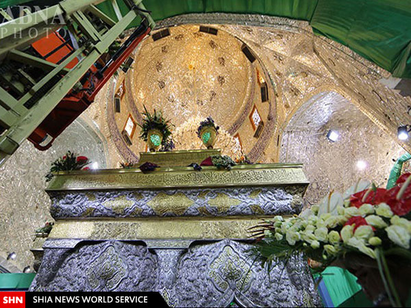 گل‌آرایی ضریح حرم مطهر امام حسین(ع) + تصاویر