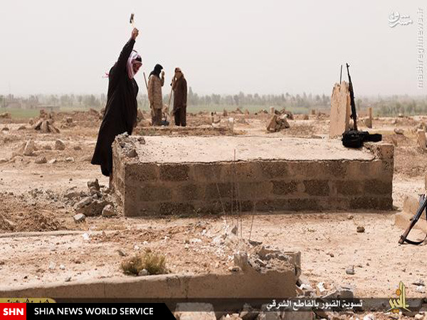 نابود کردن قبور در دیرالزور توسط داعش+تصاویر