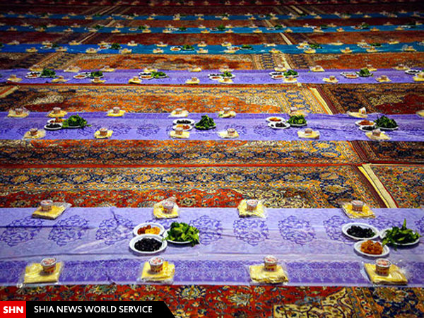 تصاویر آیین افطار در شاهچراغ شیراز