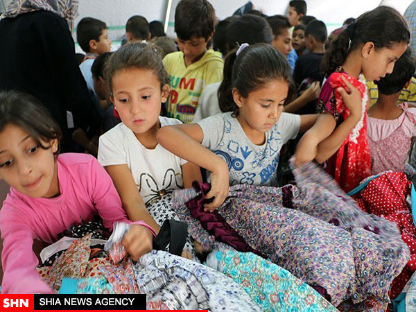 توزیع لباس عید میان کودکان آواره سوری+تصویر