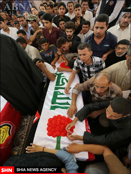 تشییع پیکر شهدای مبارزه با داعش در حرم امام حسین(ع) تشییع پیکر شهدای مبارزه با داعش در حرم امام حسین(ع)