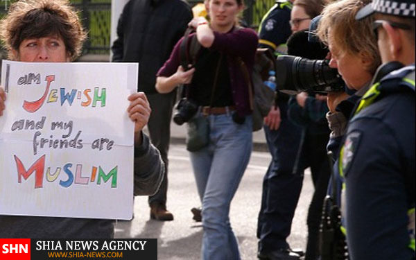 تظاهرات و درگیری مخالفان و موافقان اسلام+تصویر