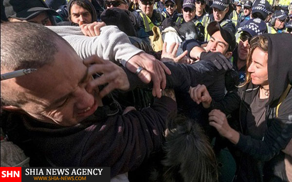 تظاهرات و درگیری مخالفان و موافقان اسلام+تصویر