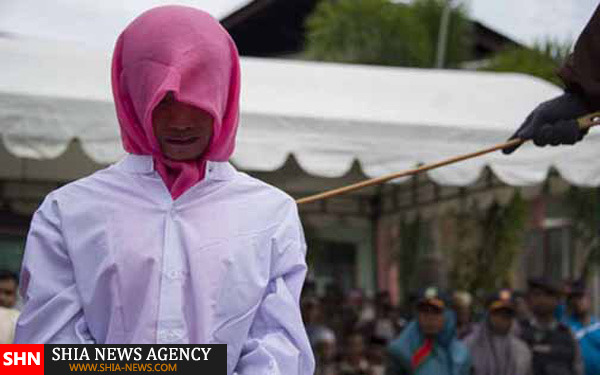 اجرای حکم شلاق 3 زن در ملاعام +تصاویر