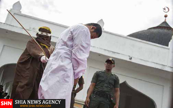 اجرای حکم شلاق 3 زن در ملاعام +تصاویر