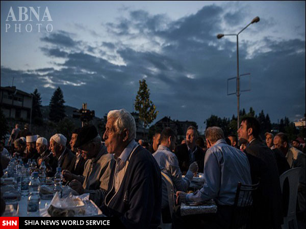 تصاویر افطار مسلمانان کوزوو در ماه رمضان