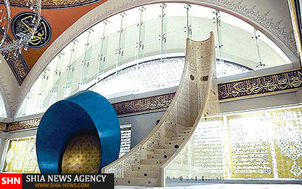 نخستین مسجد در جهان که یک زن آن را طراحی کرده است + تصاویر