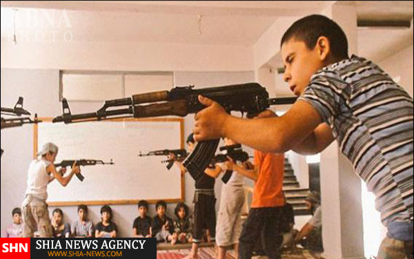 آموزش وحشی‌گری به کودکان توسط داعش + تصاویر