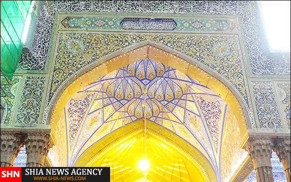 نصب کتبیه ساخته شده به دست هنرمندان اصفهانی در حرم امام حسین علیه السلام  + تصویر