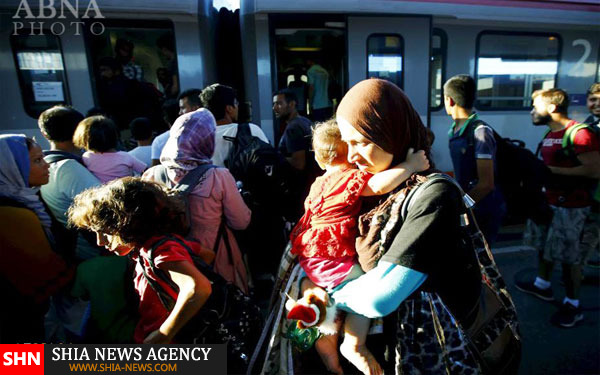 تصاویر آوارگان سوری سوار بر قطار سرگردان در اروپا