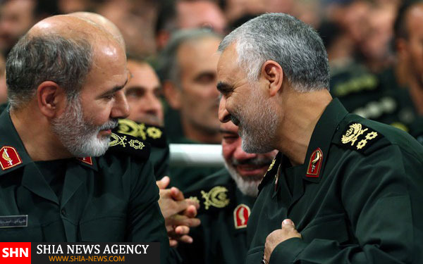 تصویر حاج قاسم سلیمانی در دیدار با رهبر انقلاب تصویر حاج قاسم سلیمانی در دیدار با رهبر انقلاب