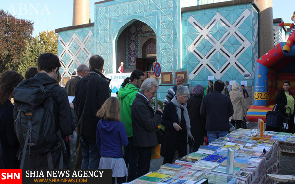 استقبال گسترده غیرمسلمانان از مراسم روز درهای باز مسجد امام علی(ع) + تصاویر