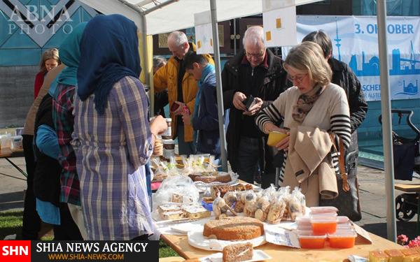 استقبال گسترده غیرمسلمانان از مراسم روز درهای باز مسجد امام علی(ع) + تصاویر