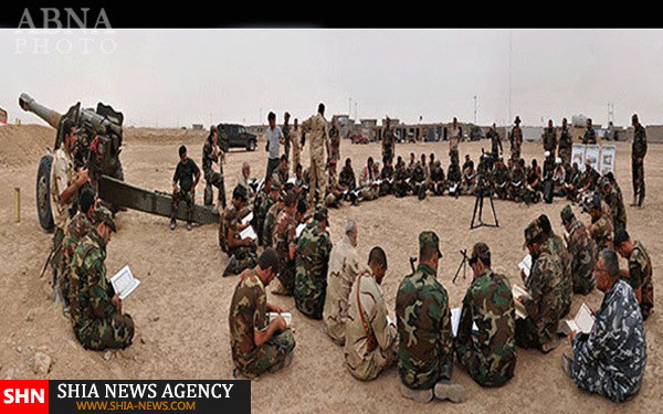 تصاویر محفل قرآنی رزمندگان حشد شعبی در میدان نبرد تصاویر محفل قرآنی رزمندگان حشد شعبی در میدان نبرد