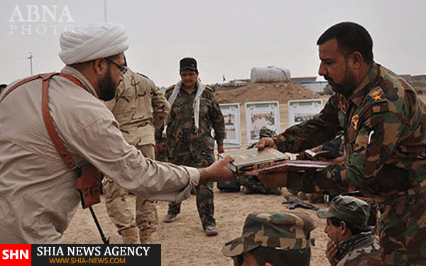تصاویر محفل قرآنی رزمندگان حشد شعبی در میدان نبرد تصاویر محفل قرآنی رزمندگان حشد شعبی در میدان نبرد