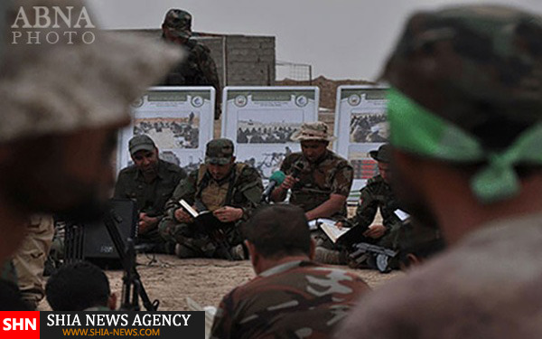 تصاویر محفل قرآنی رزمندگان حشد شعبی در میدان نبرد تصاویر محفل قرآنی رزمندگان حشد شعبی در میدان نبرد