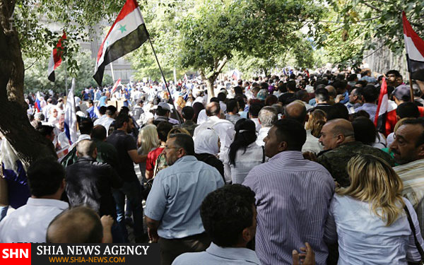 قدردانی هزاران سوری از ایستادن روسیه در کنار سوریه در مبارزه با تروریسم + تصاویر