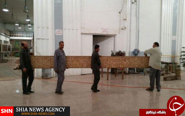 ساخت و نصب کتیبه قرآنی داخل ضریح جدید حضرت عباس(ع) + تصاویر