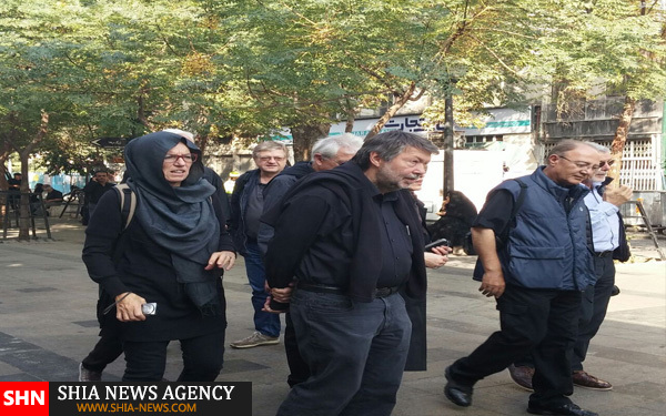 پوشش گردشگران اروپایی در روز عاشورا + تصویر پوشش گردشگران اروپایی در روز عاشورا + تصویر