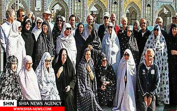 تصویر زنان آلمانی با چادر در حرم امام رضا(ع) تصویر زنان آلمانی با چادر در حرم امام رضا(ع)