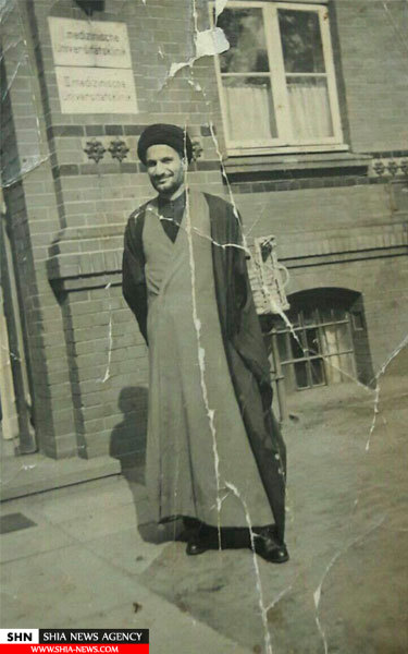 آیت الله حاج آقا تقی طباطبایی قمی در هامبورگ آلمان/ سال ۱۳۳۰ شمسی آیت الله حاج آقا تقی طباطبایی قمی در هامبورگ آلمان/ سال ۱۳۳۰ شمسی