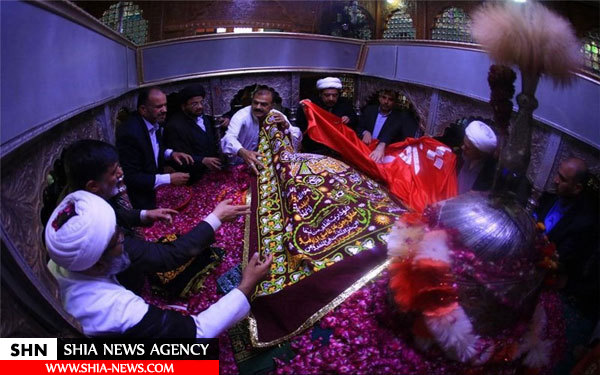 پرچم گنبد حضرت عباس(ع) به بزرگترین مزار شیعی هندوستان رسید+ تصاویر