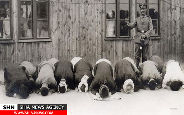 تصویر نماز خواندن اسرای مسلمان در جنگ جهانی اول