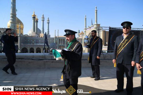 تصاویر تعویض پرچم حرم مطهر حضرت معصومه(س)