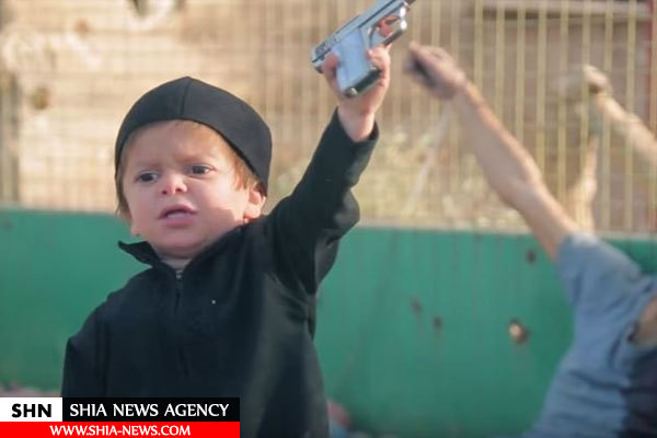اعدام گروگان سوری به دست کودک سه ساله داعشی+ تصاویر