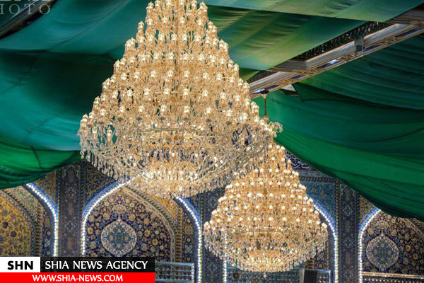 تصاویر نصب لوسترهای جدید در حرم حضرت عباس(ع)