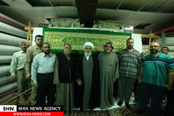 تصاویر مراحل بهره برداری از روپوش جدید ضریح امام حسین(ع)