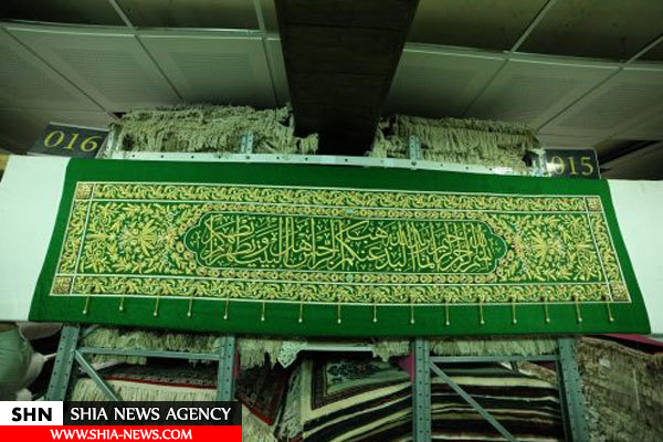 تصاویر مراحل بهره برداری از روپوش جدید ضریح امام حسین(ع)