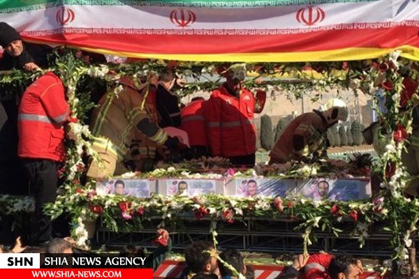 تشییع شهدای آتش‌نشان پلاسکو به‌روی دستان مردم