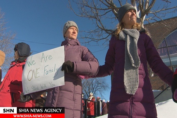 قرار گرفتن مسجدی در میان زنجیره انسانی در کانادا+ تصویر