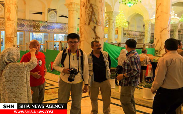 حضور توریست های چینی در حرم امیرالمومنین (ع)+ تصاویر