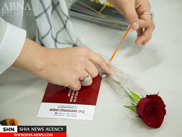 تصاویر هدیه شاخه گل شیعیان به غیرمسلمانان استرالیایی