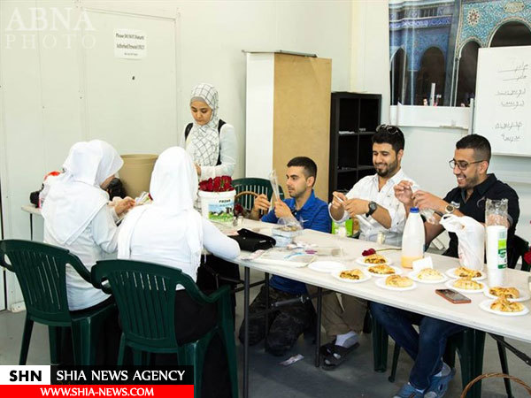 تصاویر هدیه شاخه گل شیعیان به غیرمسلمانان استرالیایی