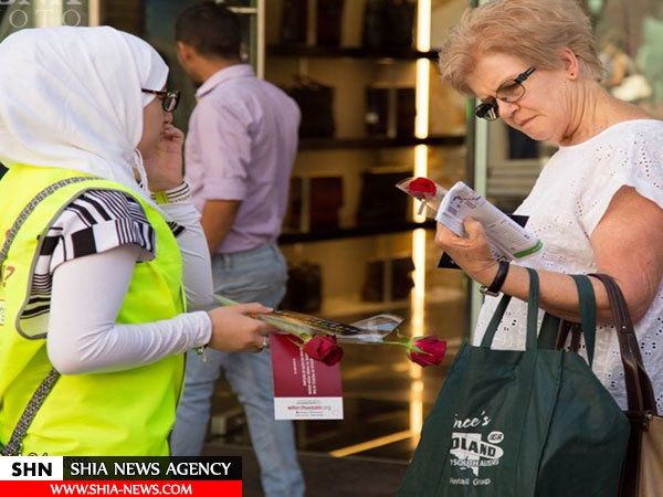 تصاویر هدیه شاخه گل شیعیان به غیرمسلمانان استرالیایی