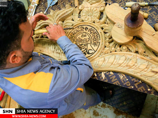 هنر نگارگری روی چوب در حرم مطهر حضرت علی(ع) + تصاویر هنر نگارگری روی چوب در حرم مطهر حضرت علی(ع) + تصاویر