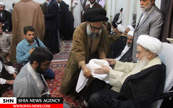 تصاویر عمامه گذاری طلاب توسط مراجع عالیقدر در عید سعید مبعث تصاویر عمامه گذاری طلاب توسط مراجع عالیقدر در عید سعید مبعث