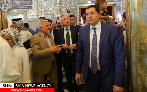 سفیر فرانسه در حرم مطهر امیرالمومنین (ع) + تصاویر