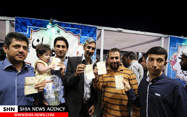 تصاویر افطاری 12 هزار نفری حرم امام رضا (ع)