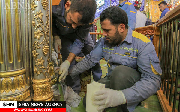 غبارروبی و جلادهی ضریح حرم امیرالمؤمنین(ع) + تصویر