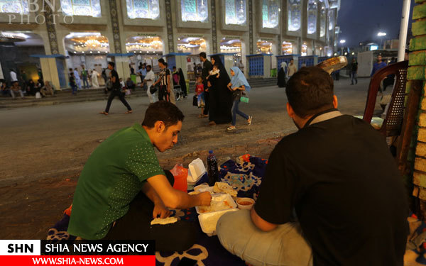 تصاویر سفره های صمیمی افطار در بین الحرمین کربلا